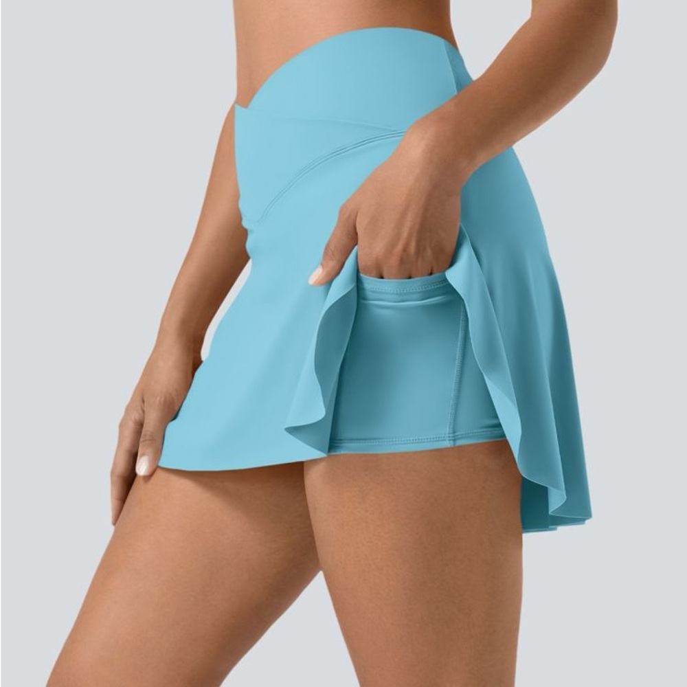 Halara NWT tennis skirt w/ shorts and hidden pockets